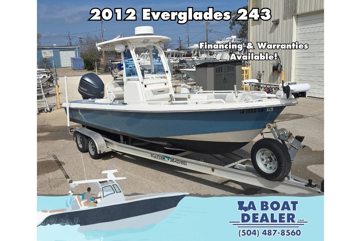 2012 Everglades 243 Center Console