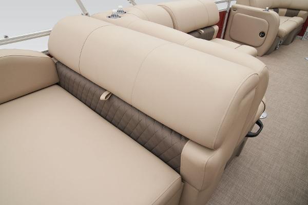 2025 Sun Tracker Party Barge 22 RF DLX - 22