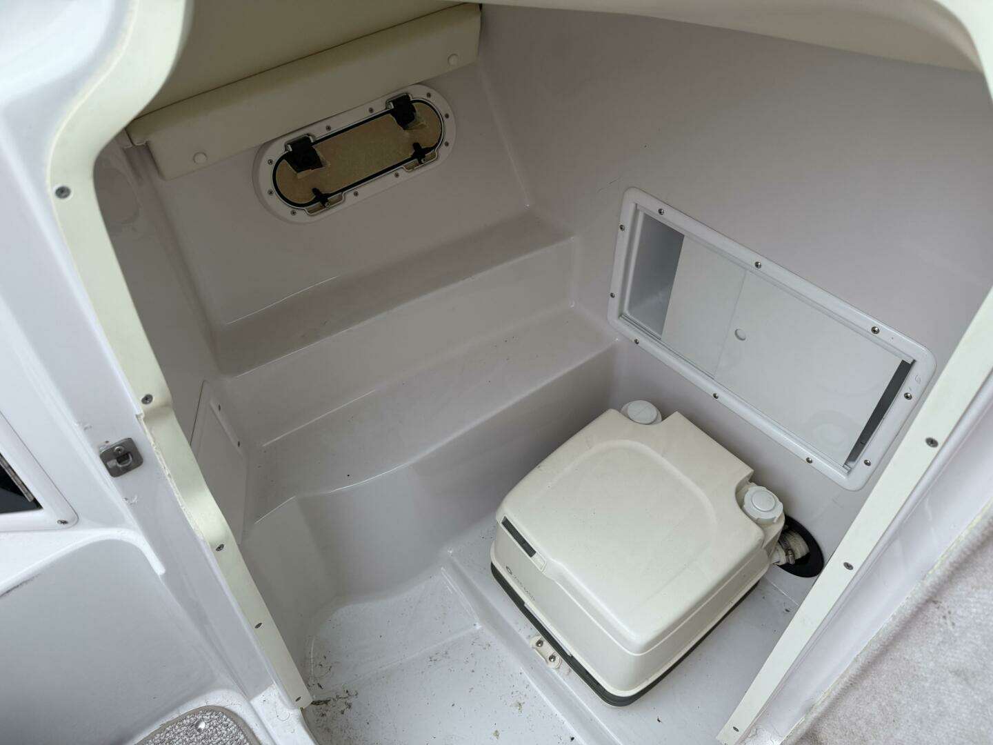 2005 Four Winns 250 Horizon - Image 18