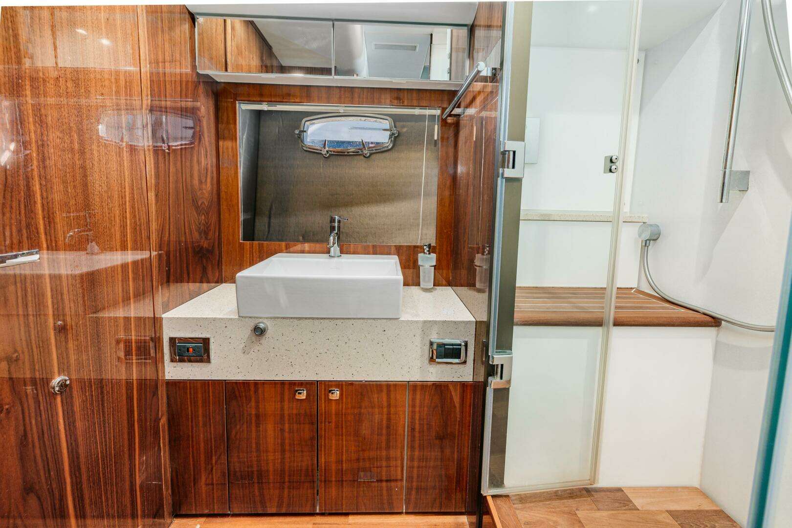 2011 Fairline 65 Squadron - Image 48