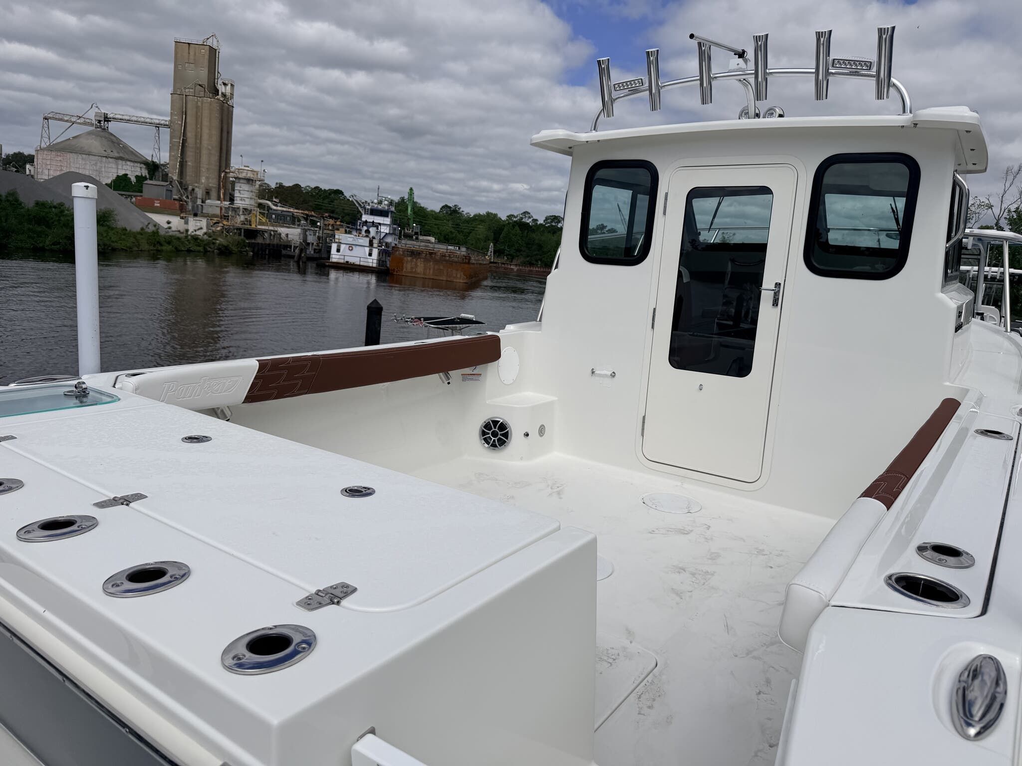 2026 Parker 227 Explorer WITH AC AND SEAKEEPER RIDE - 7