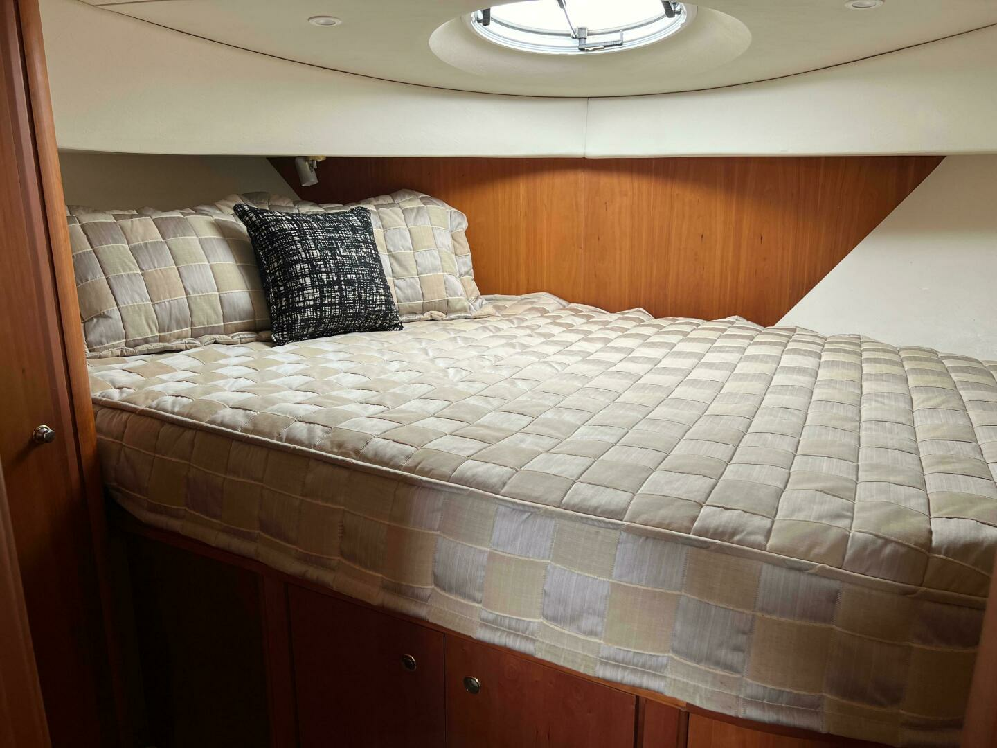 2002 Silverton 39 Motor Yacht - Image 17