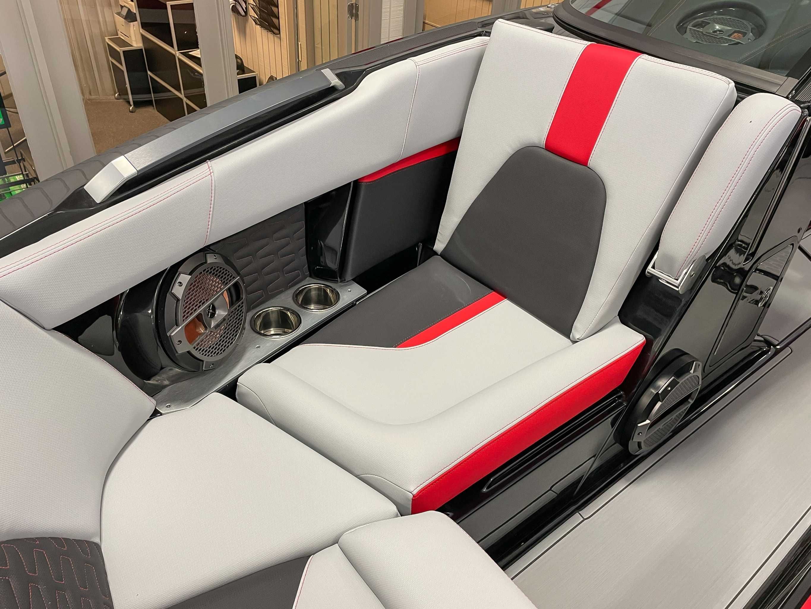 2022 MasterCraft X22 - 12