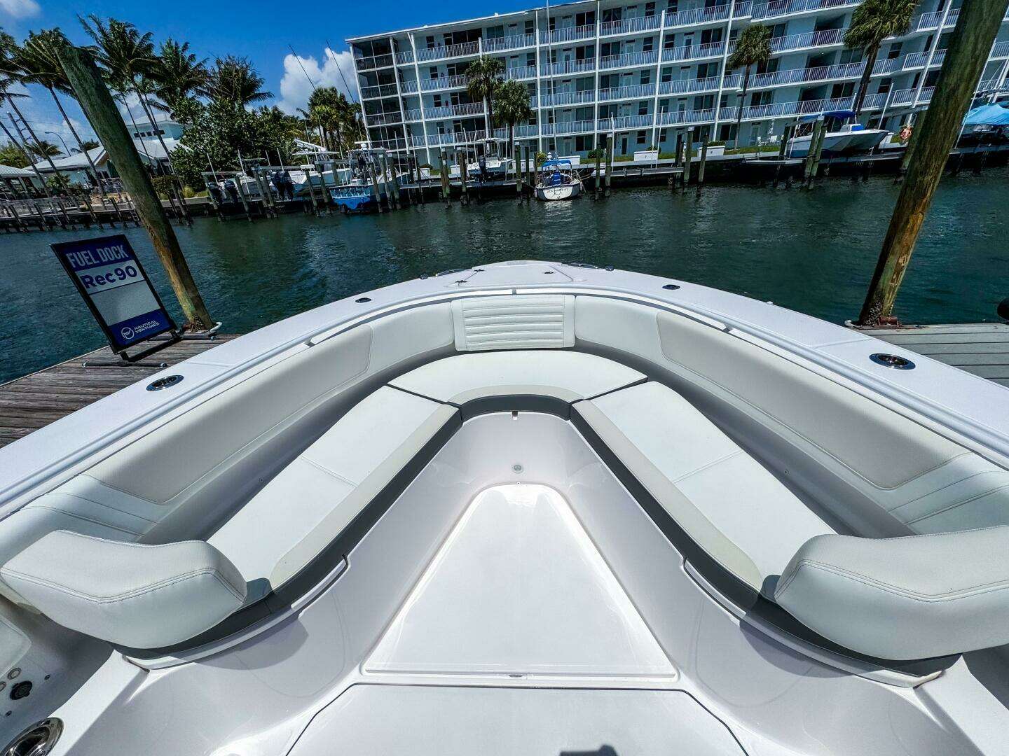 2025 Edgewater 370CC - Image 27