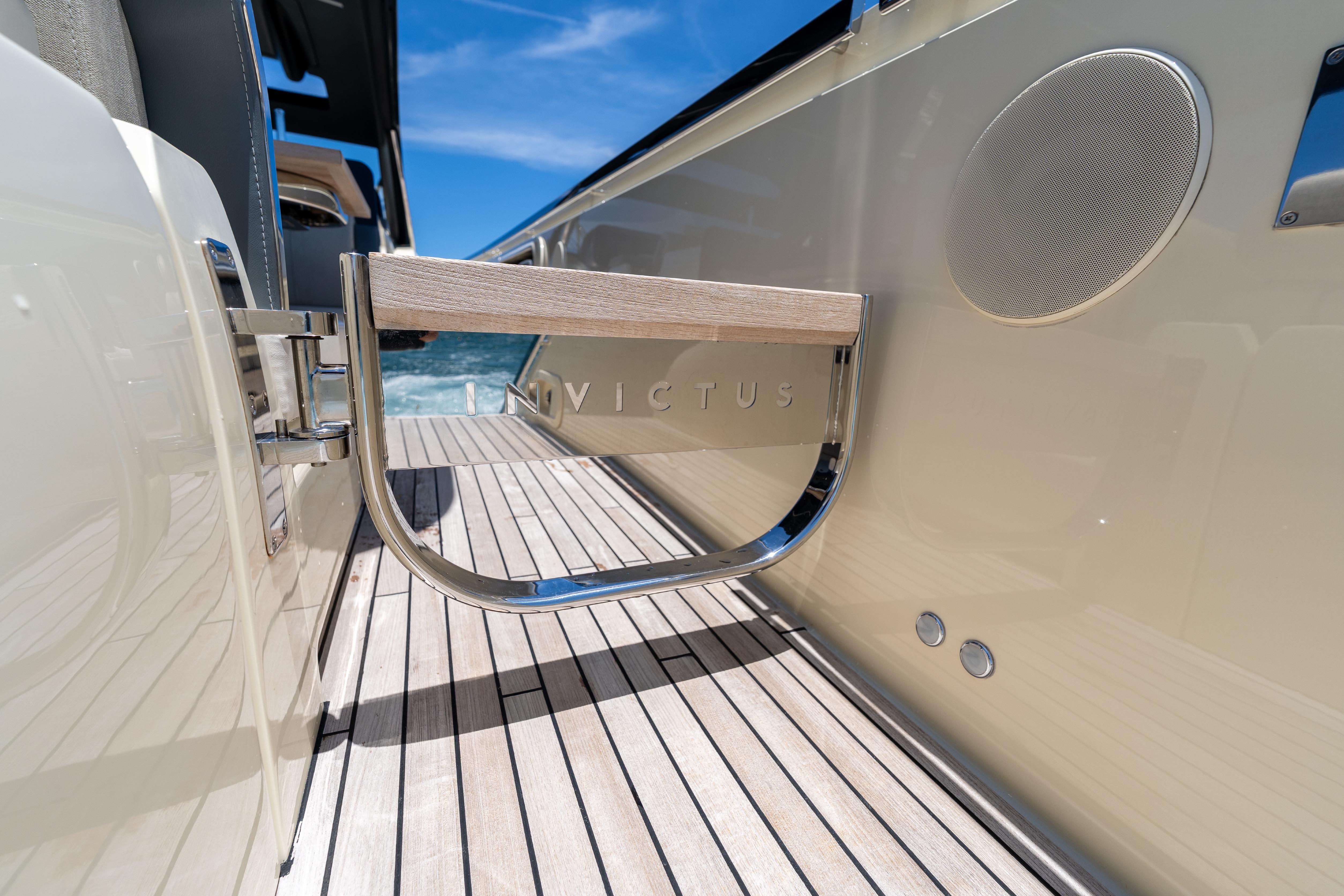 2024 Invictus TT460 yacht deck with sleek design and luxury features.