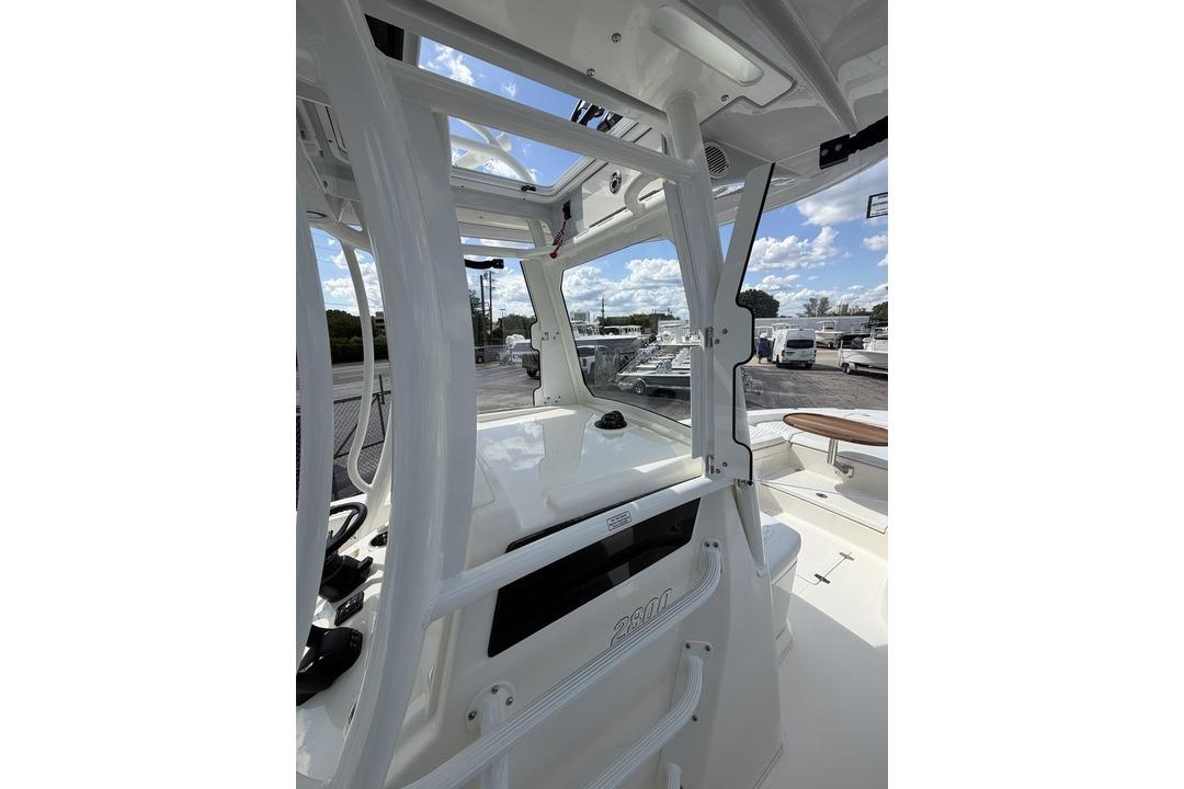 2026 Pathfinder 2800 Hybrid boat interior with sleek design and modern features.