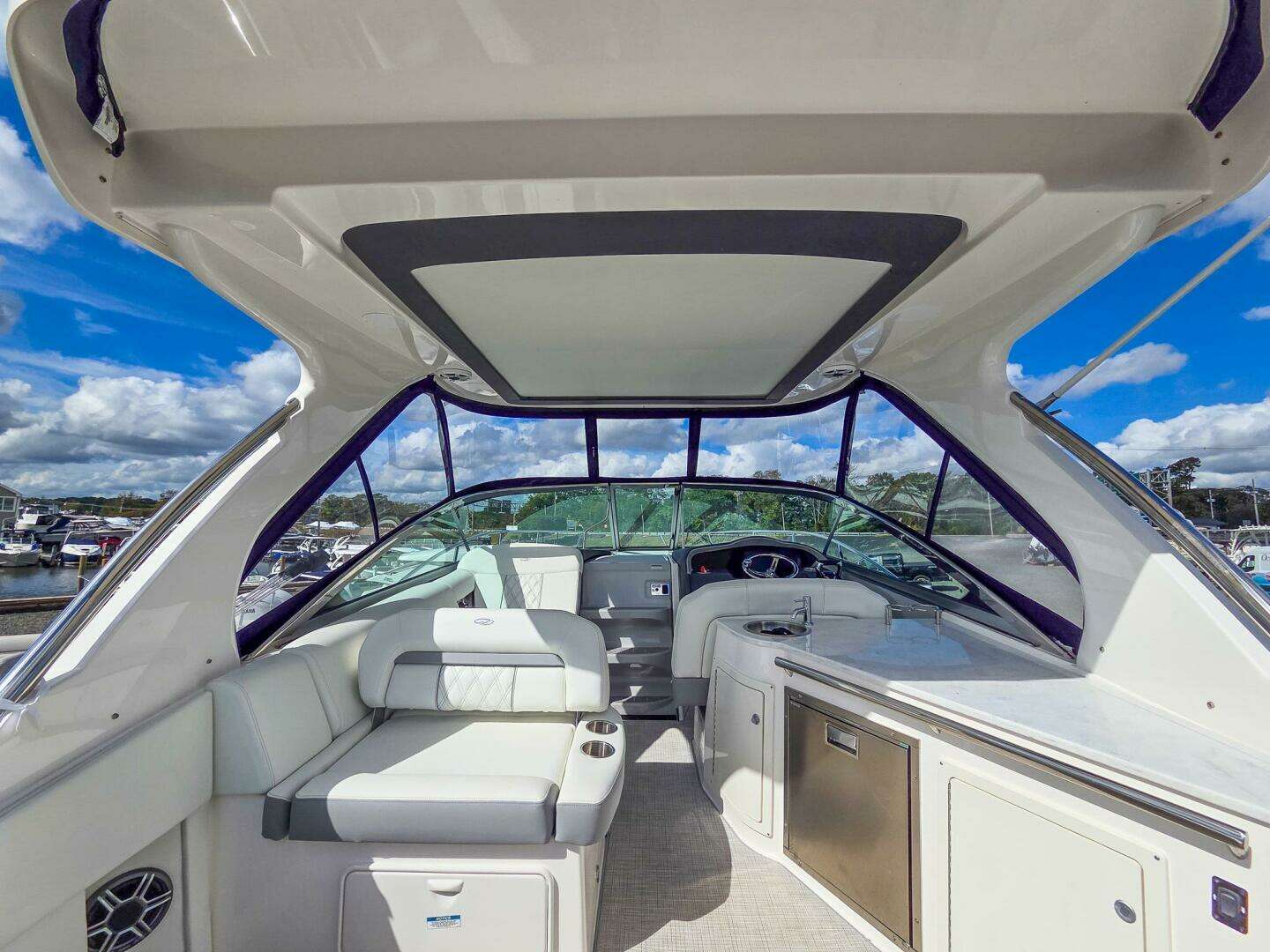 2026 Regal 33 XO - Image 16