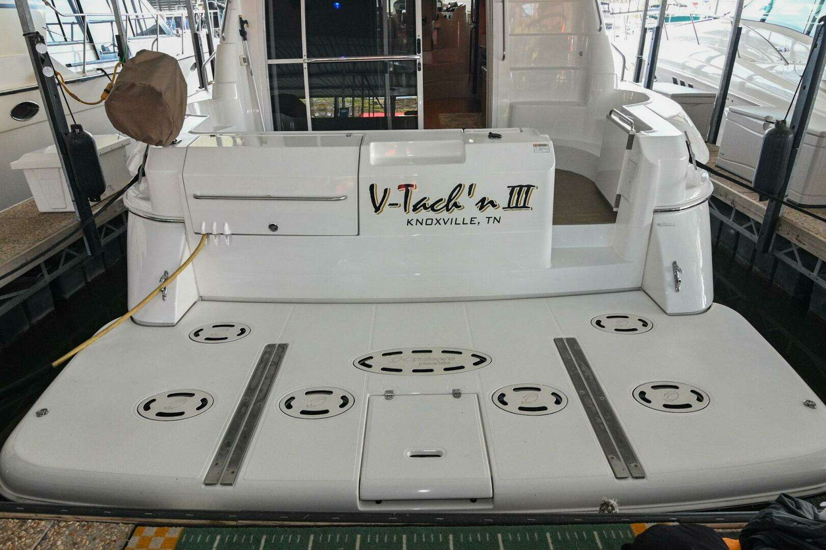 2002 Cruisers Yachts 5000 Sedan Sport - Image 12