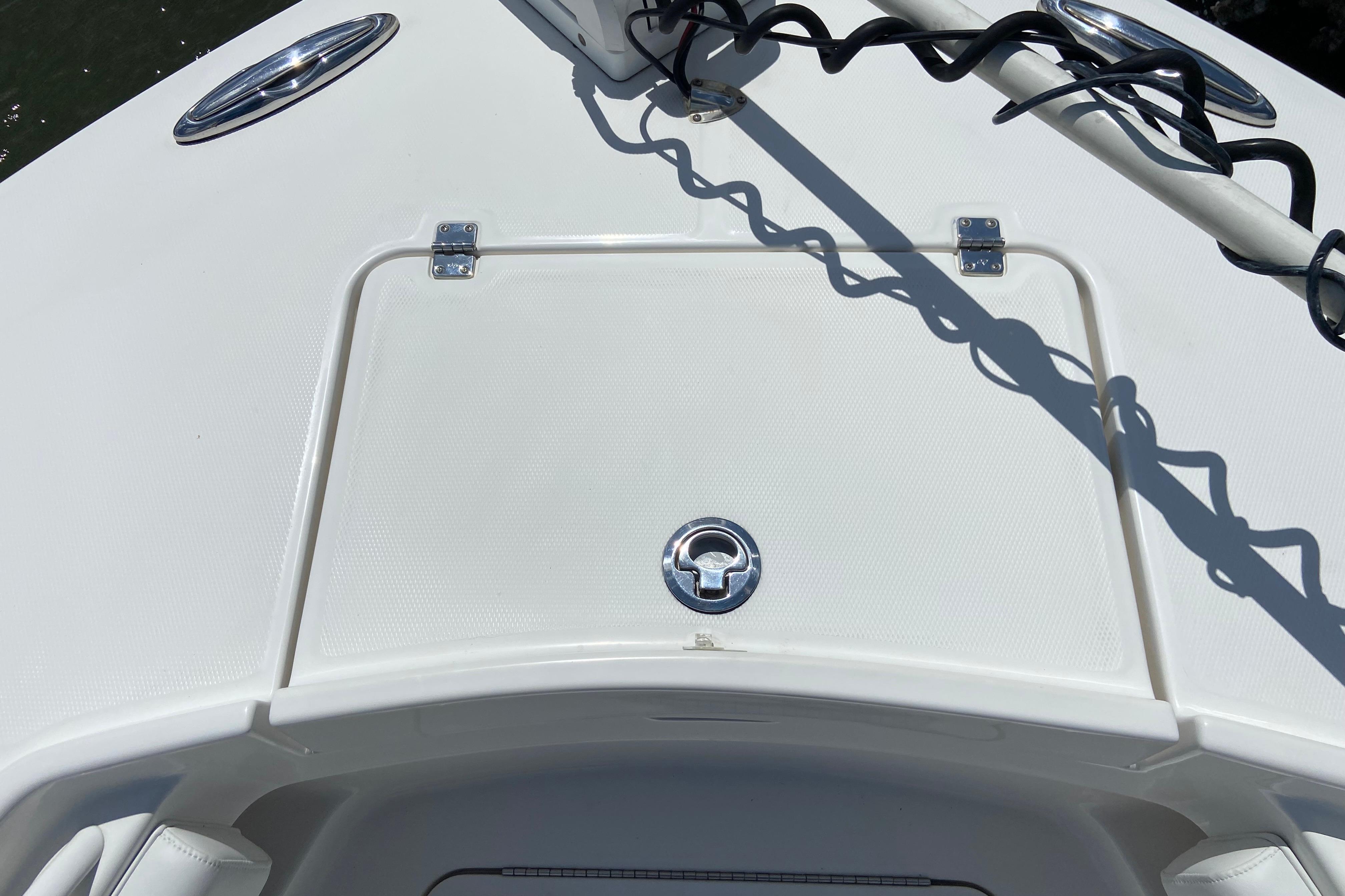 2021 Regulator 28 boat deck with storage hatch and coiled cable.