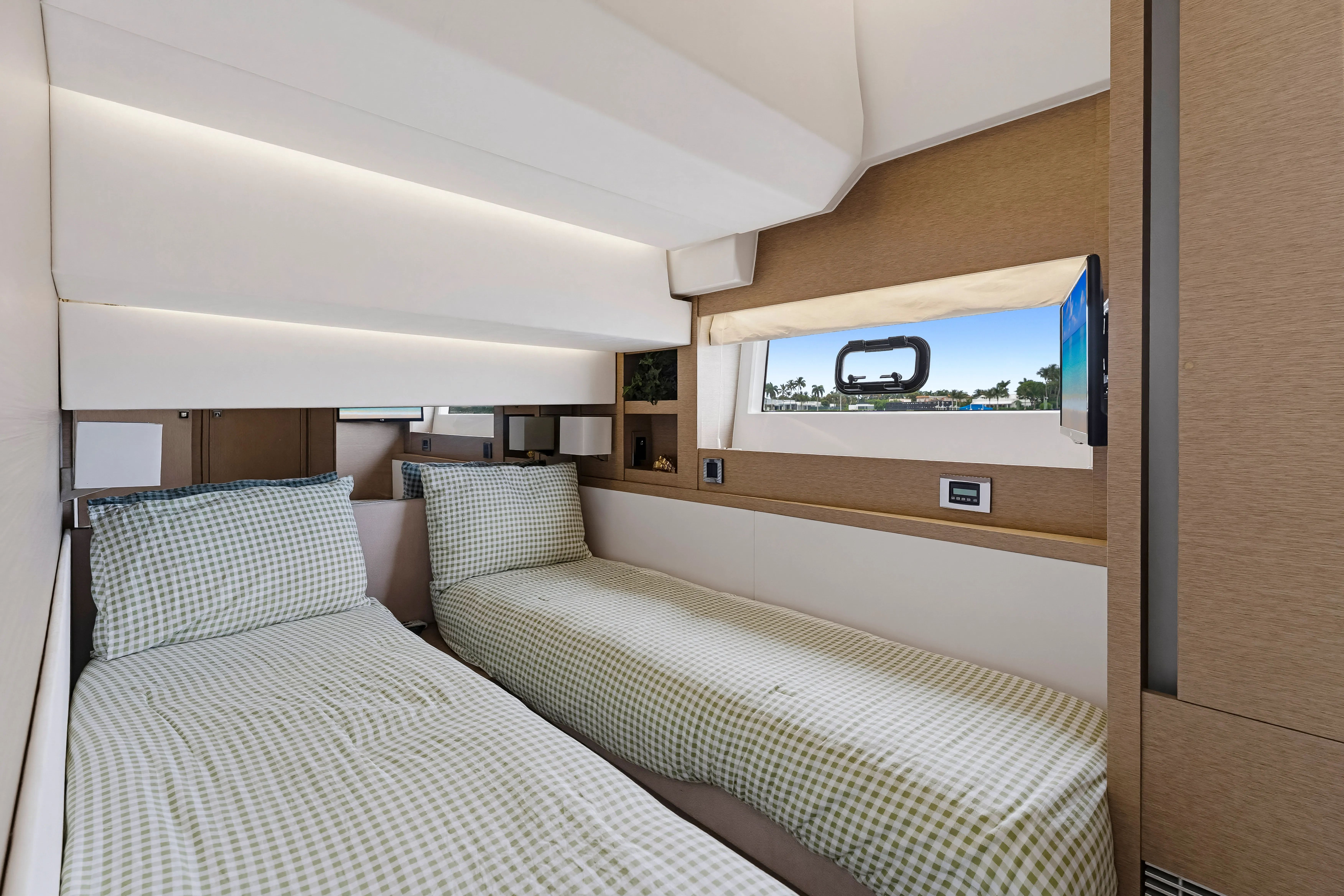 2018 Prestige 630 - Image 41