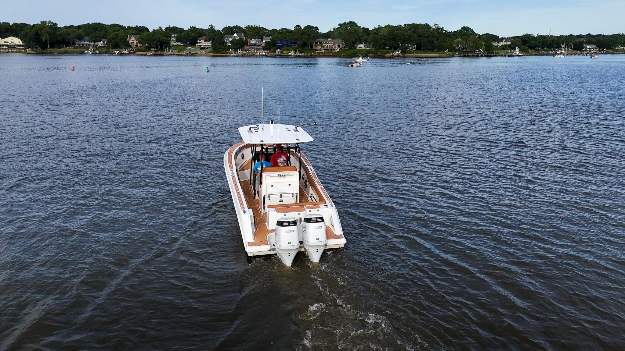 2000 Hydra-Sports 2796 Vector boat cruising on a calm lake.