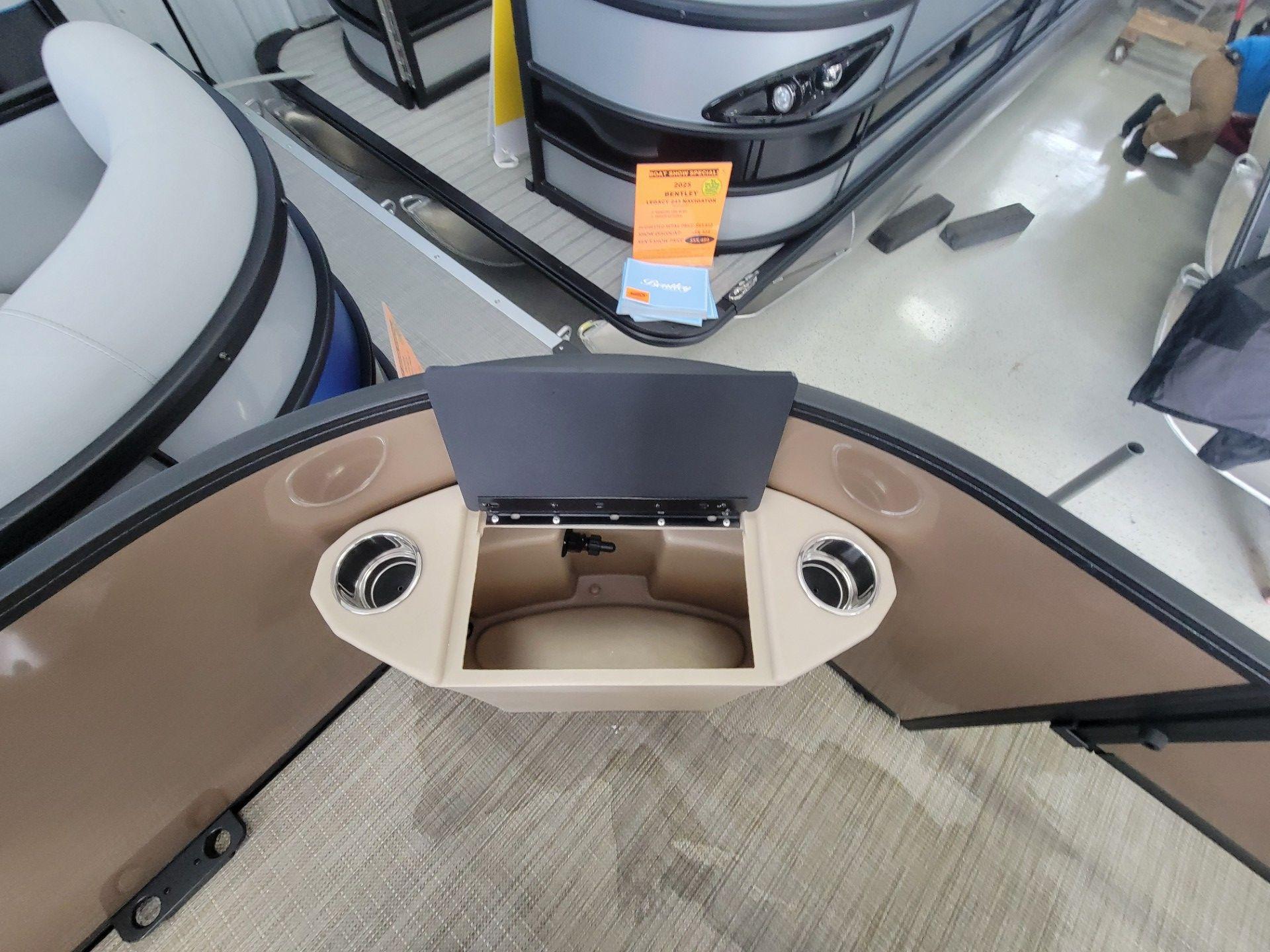 2025 Bentley Pontoons FISH 200 CW - 12