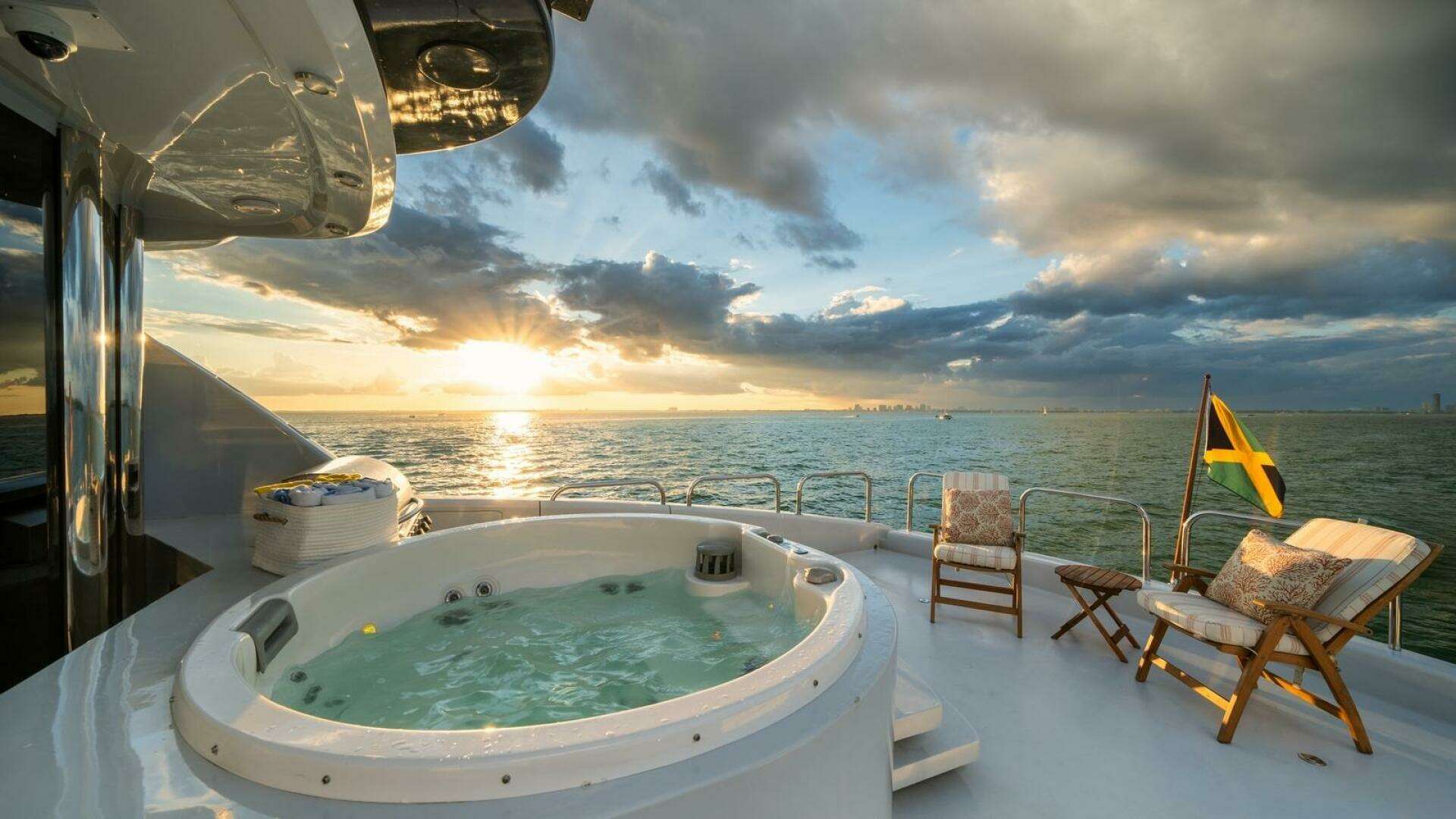 2002 Lazzara Yachts — - Image 15
