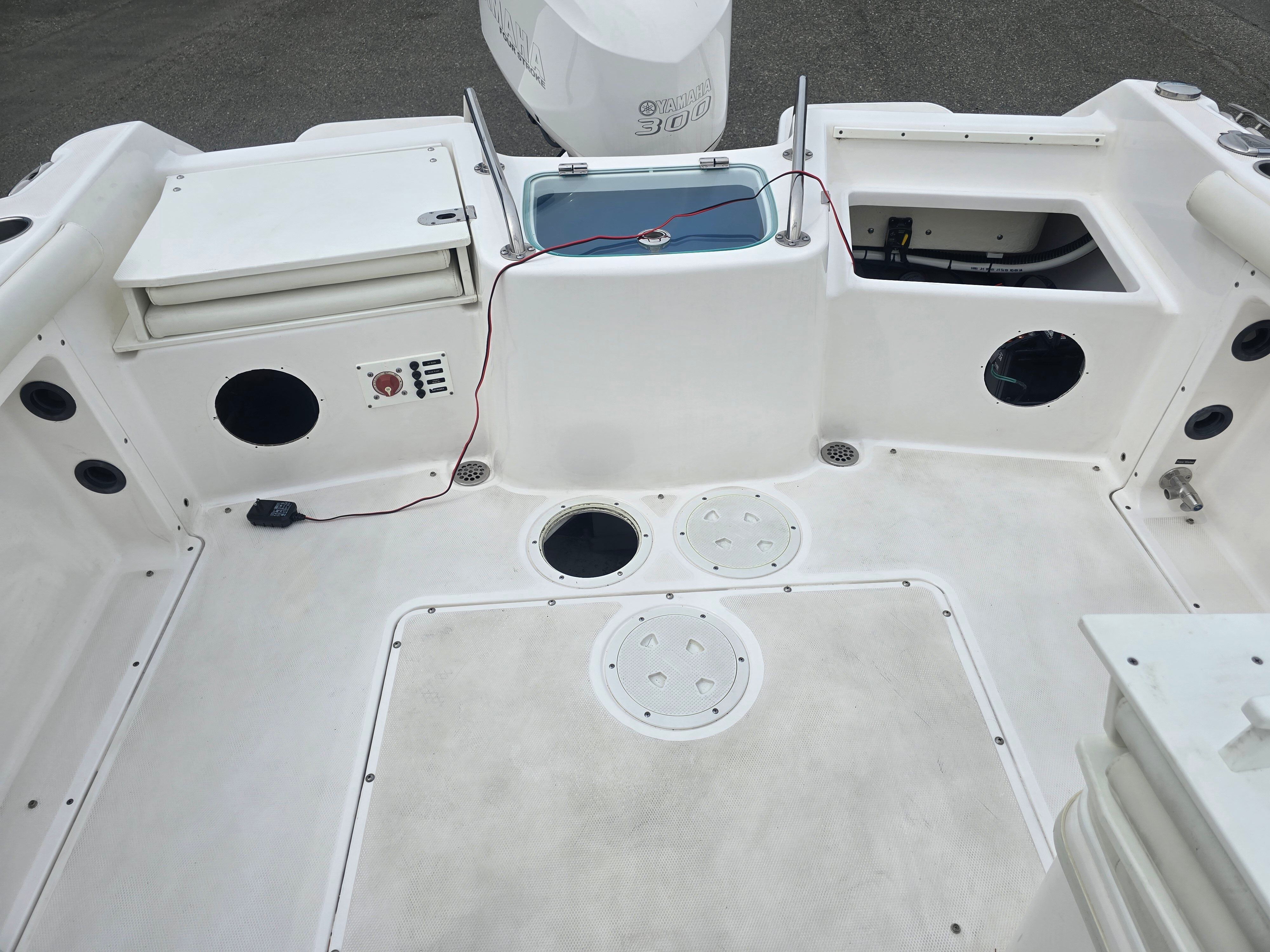 The image shows the cockpit of a 2017 Everglades 230 Dual Console boat.