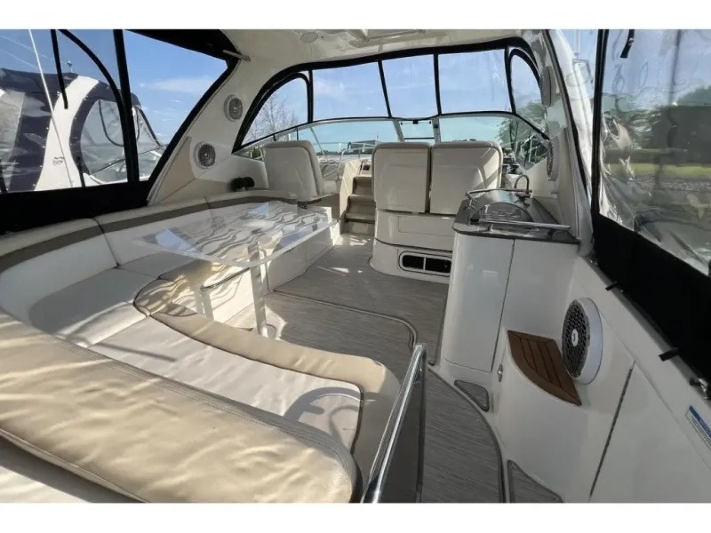 2012 Sea Ray 370 SUNDANCER - Image 5