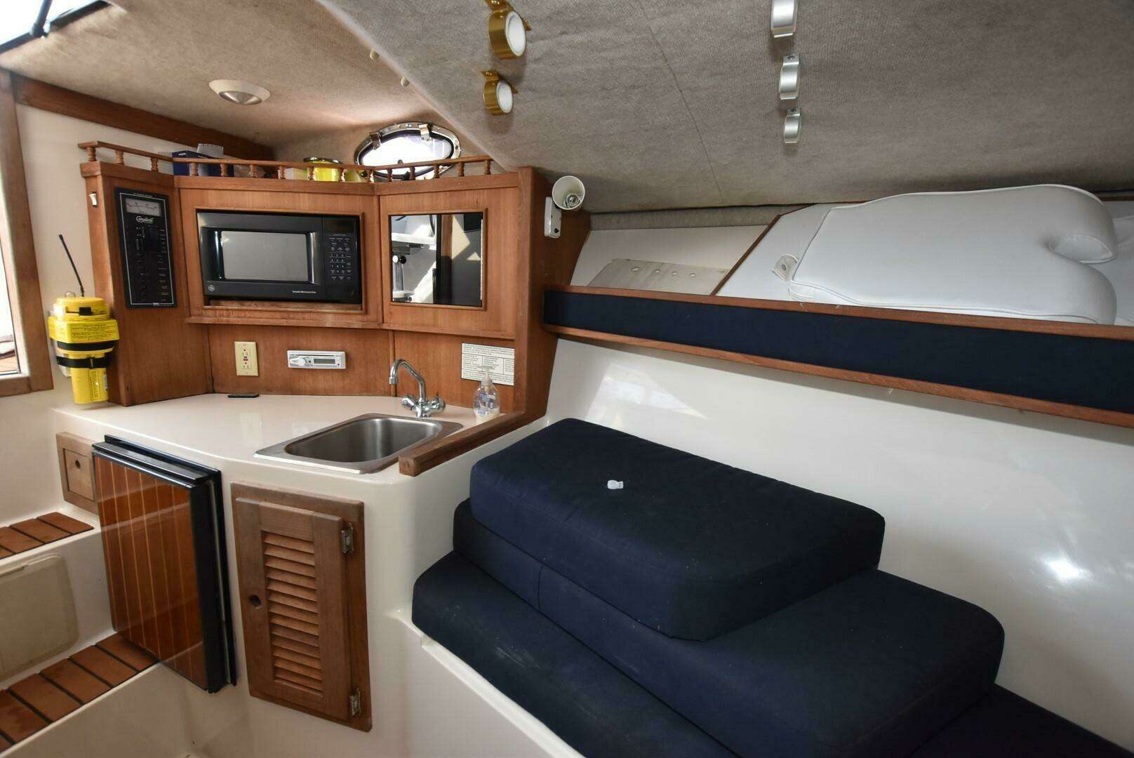 2001 Carolina Classic 28 Express Fisherman - Image 13