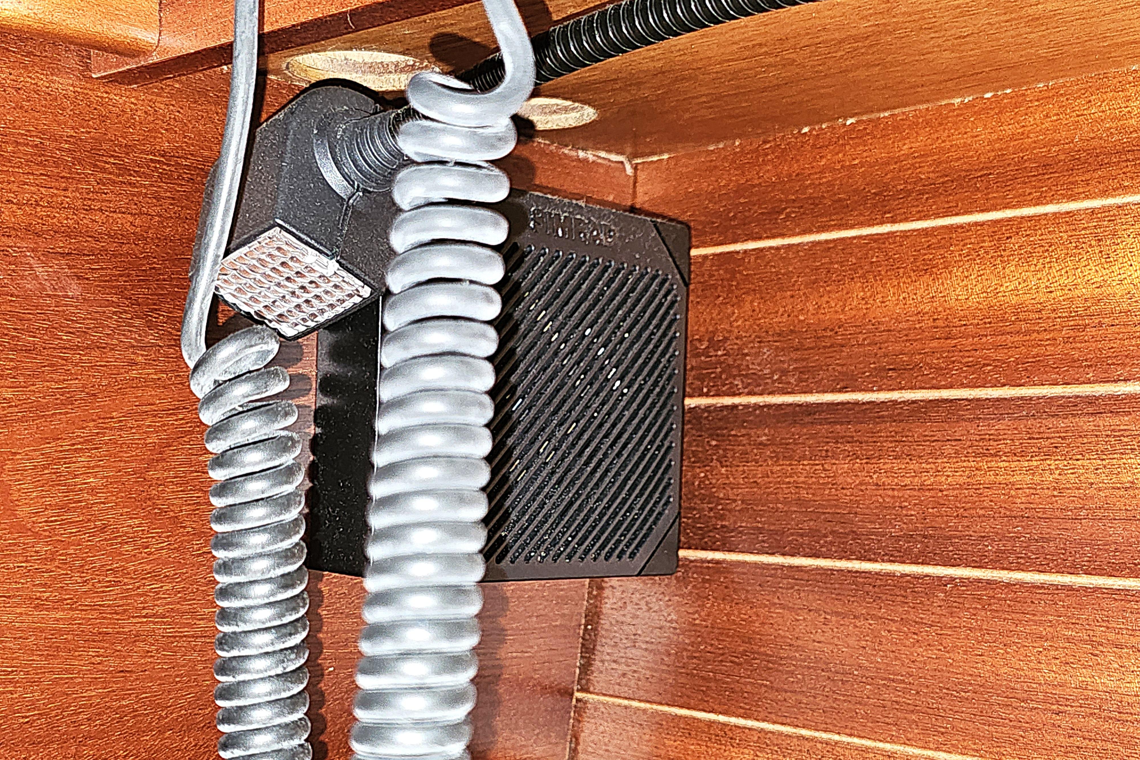 Coiled cable and speaker in wooden interior, Maxi 1100, 2006 model.