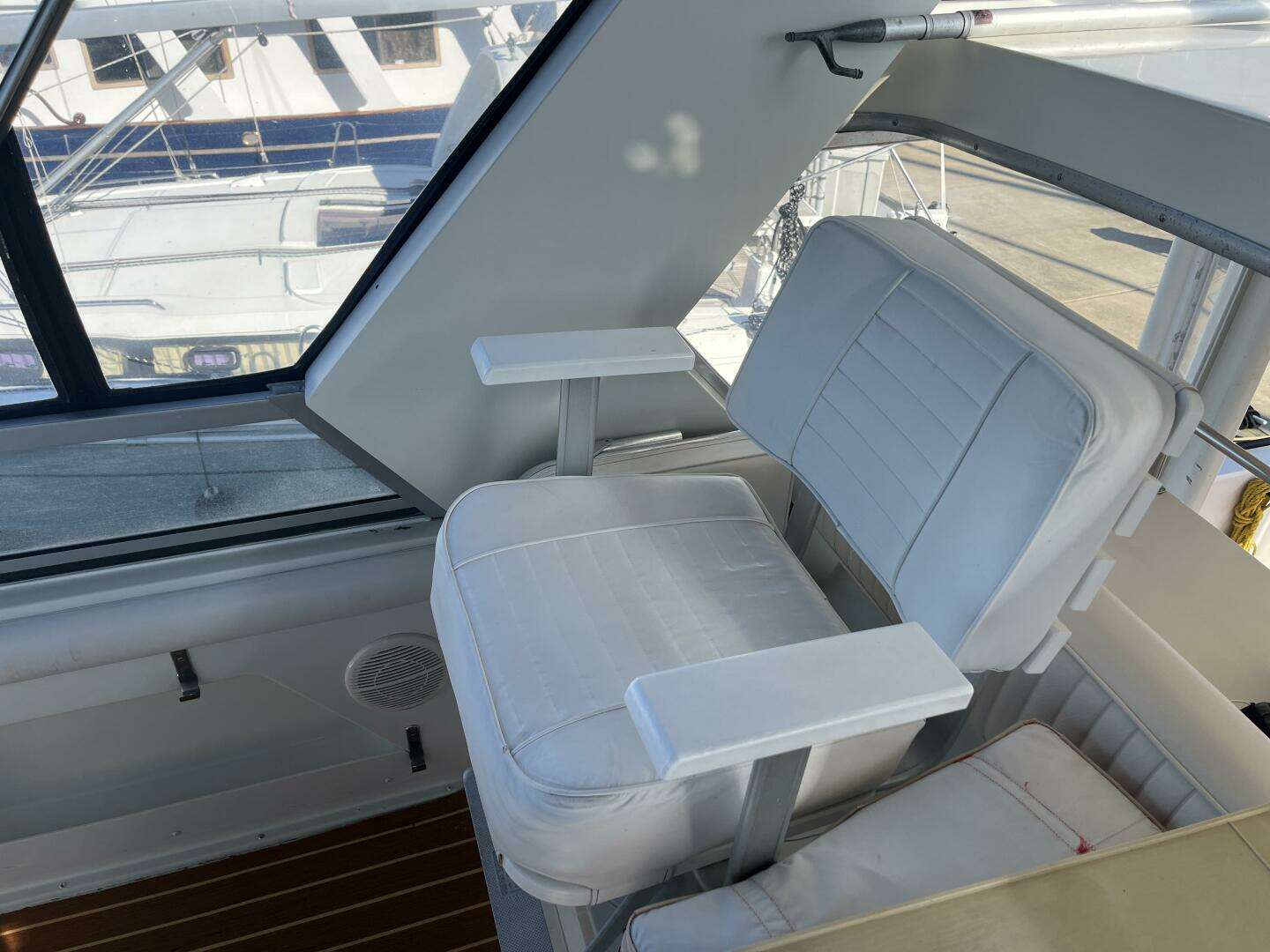 1995 Carver 440 Aft Cabin - Image 51