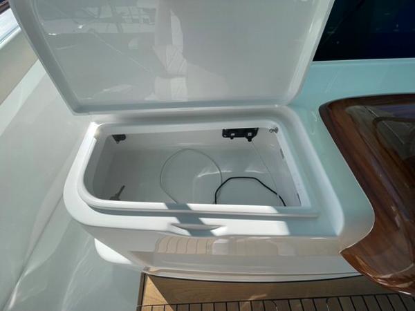 2026 Mag Bay 43 Center Console - 113