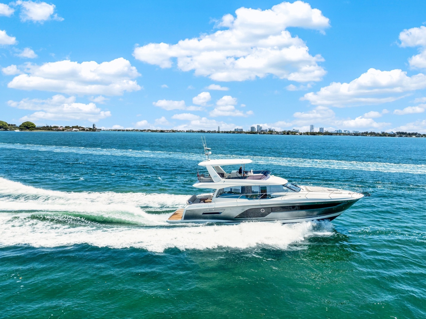 2023 Prestige 590 - Image 9