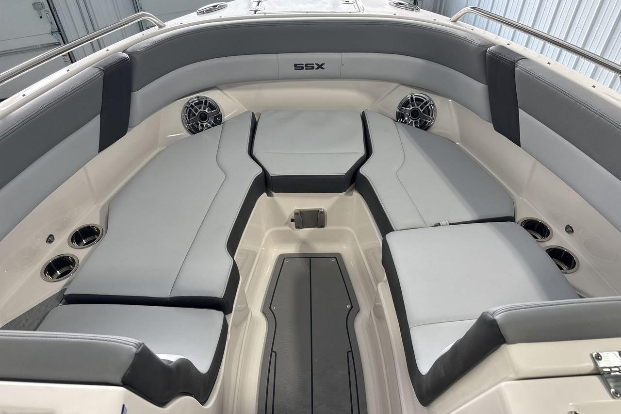 The image shows the bow area of a 2026 Chaparral SSX 4 with gray upholstery.