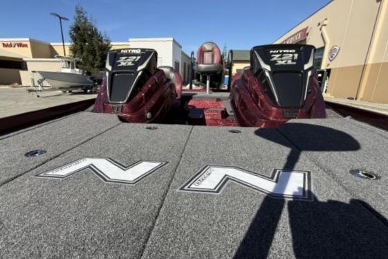 2026 Nitro Z21 XL Pro boat with dual engines, parked outdoors.