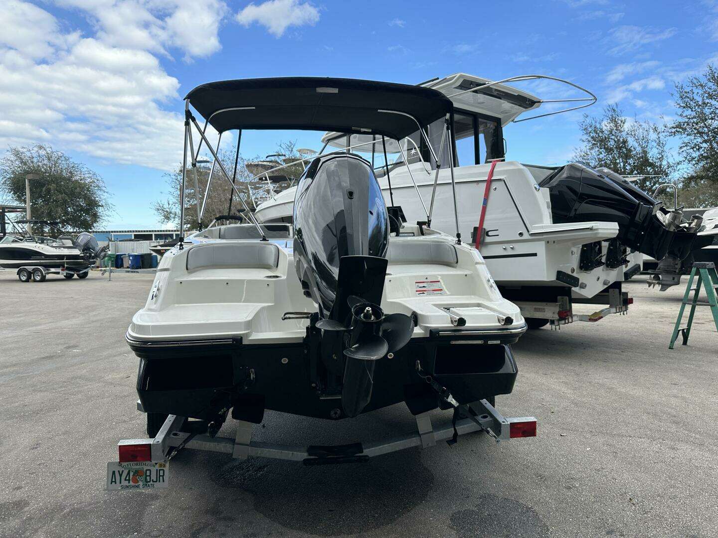 2023 Bayliner M17 - Image 3