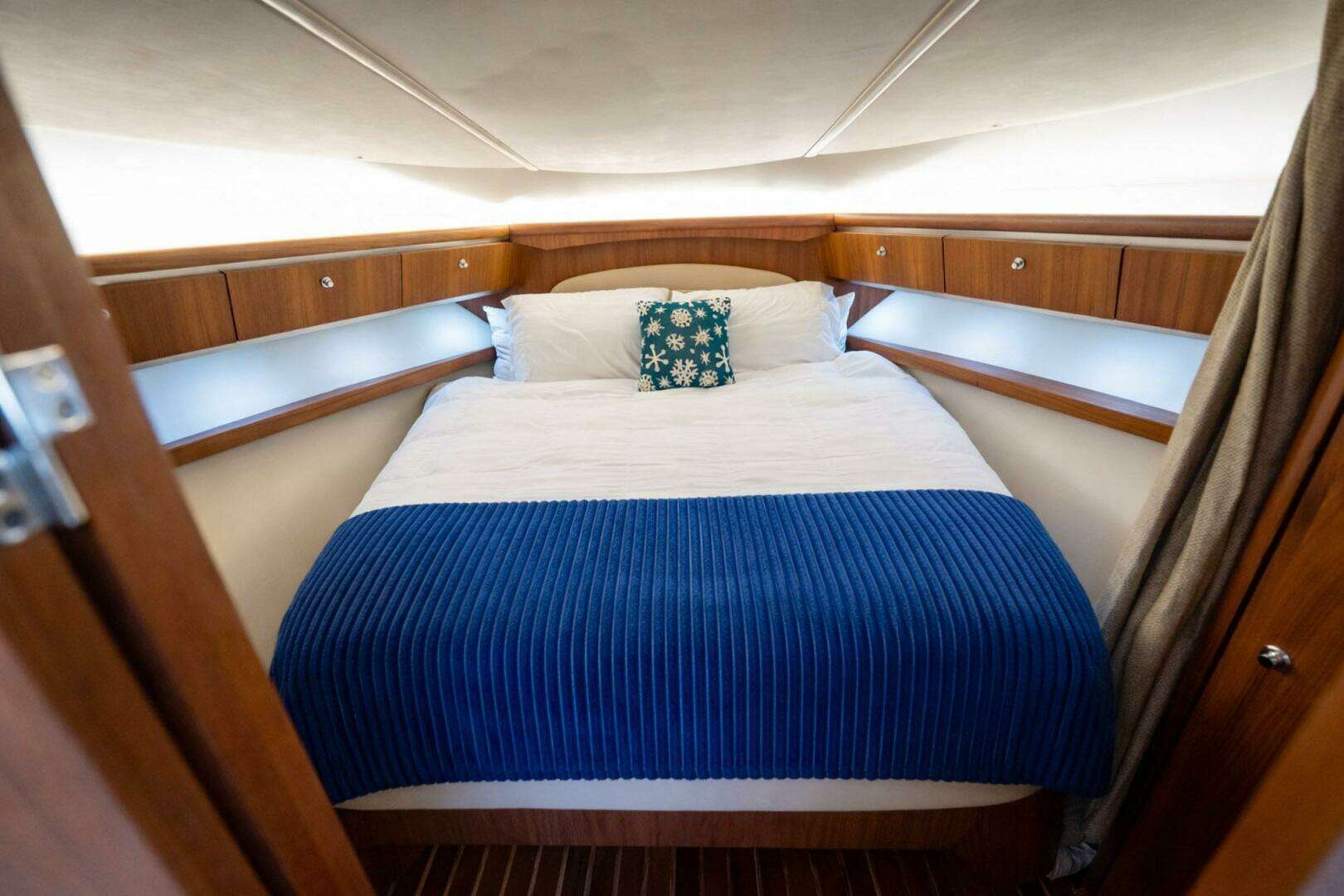 2004 Tiara Yachts 4200 Open - Image 20