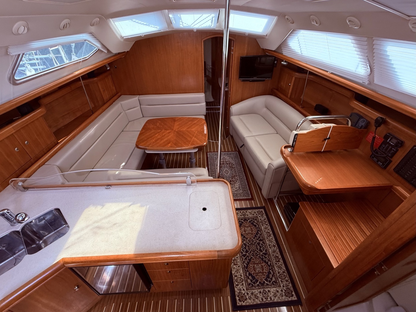 2005 Hunter — - Image 30