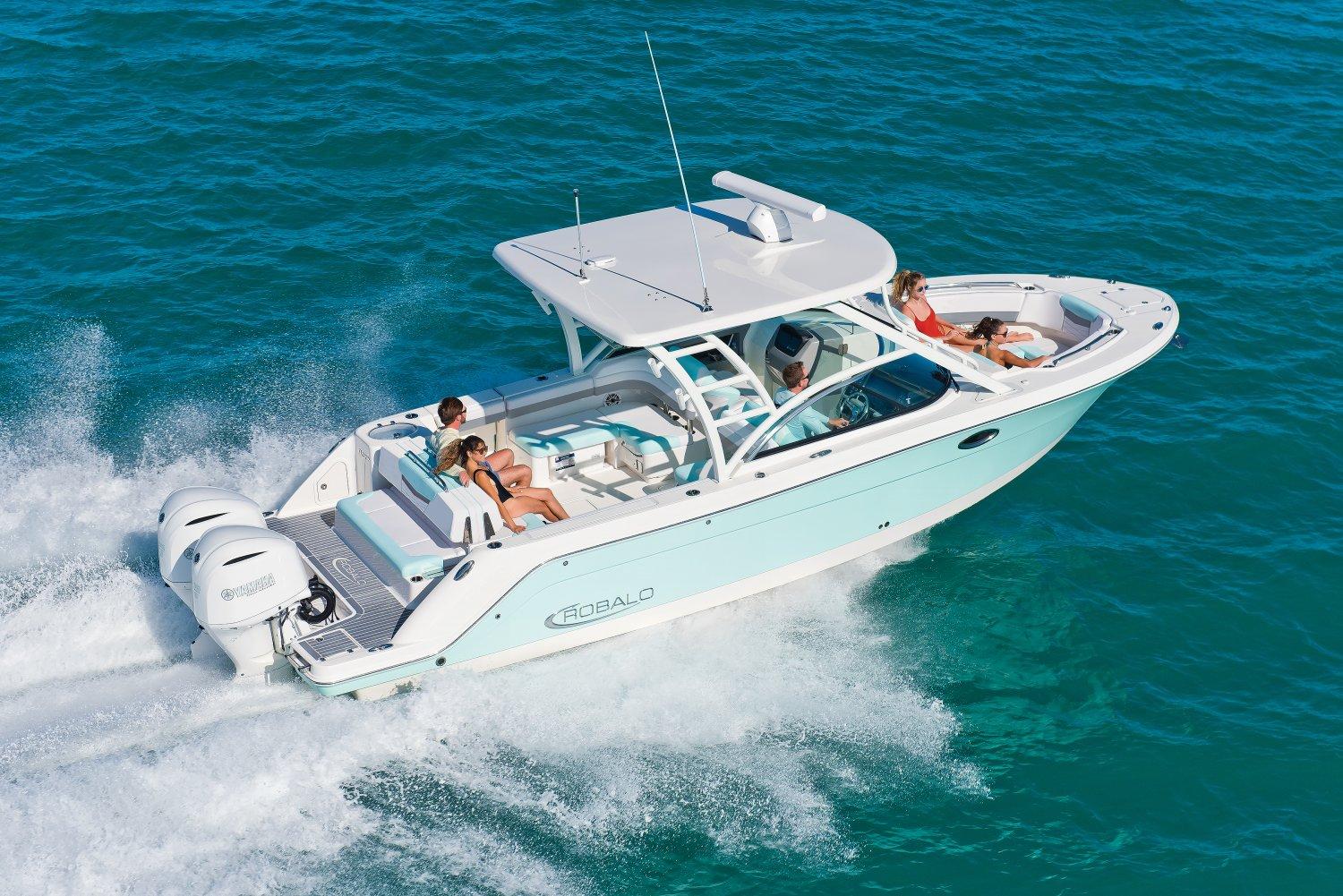 2026 Robalo R317 Dual Console