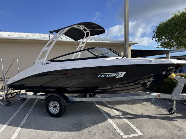 2025 Yamaha Boats AR190