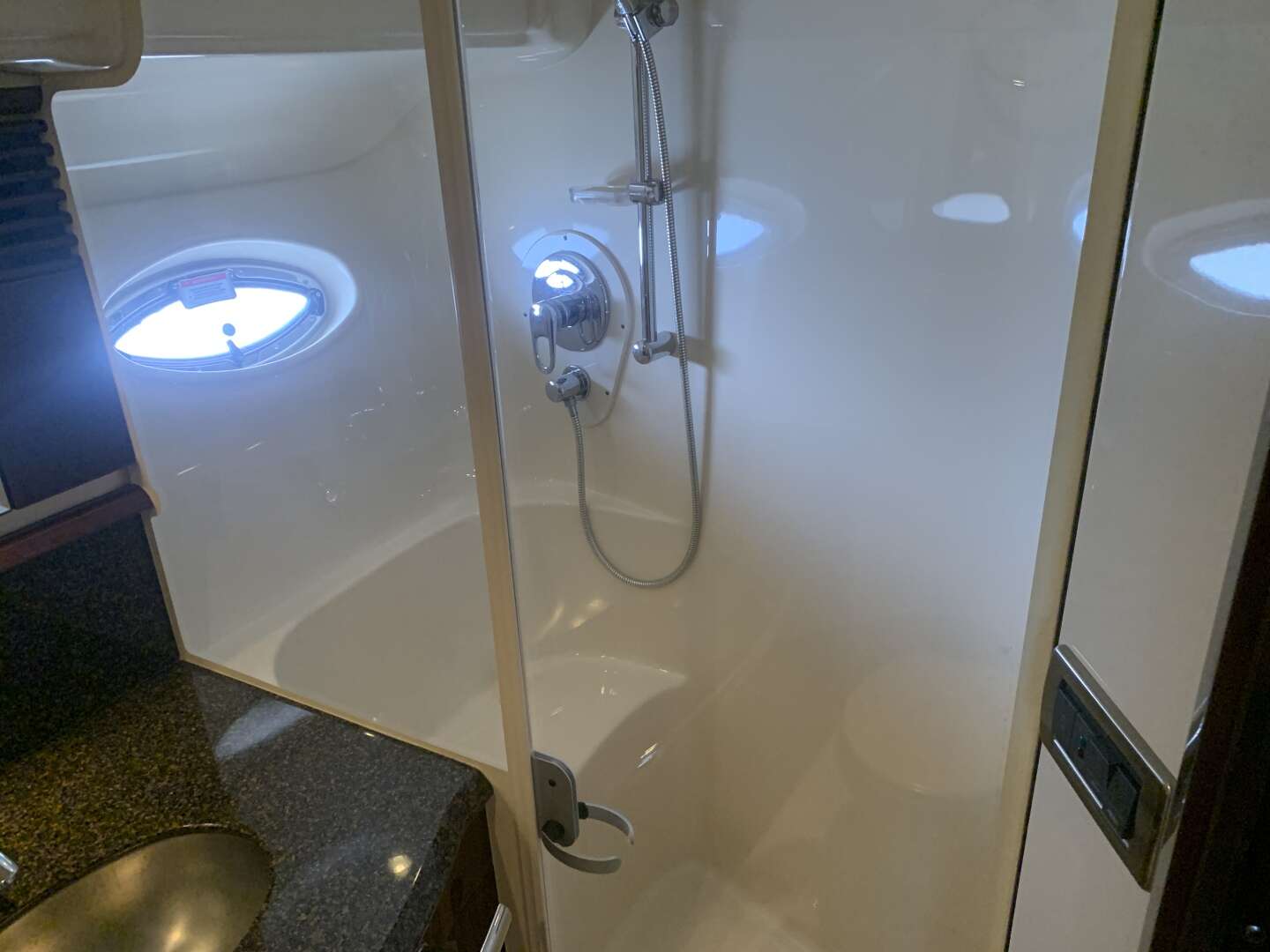 2007 Sea Ray 52 SUNDANCER - Image 69