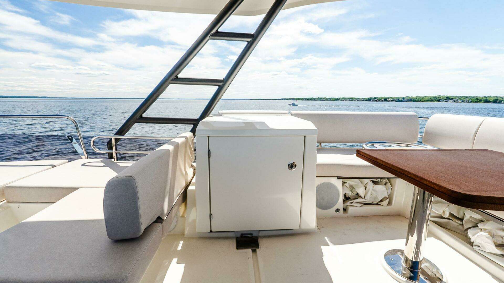 2025 Prestige F4.9 - Image 13