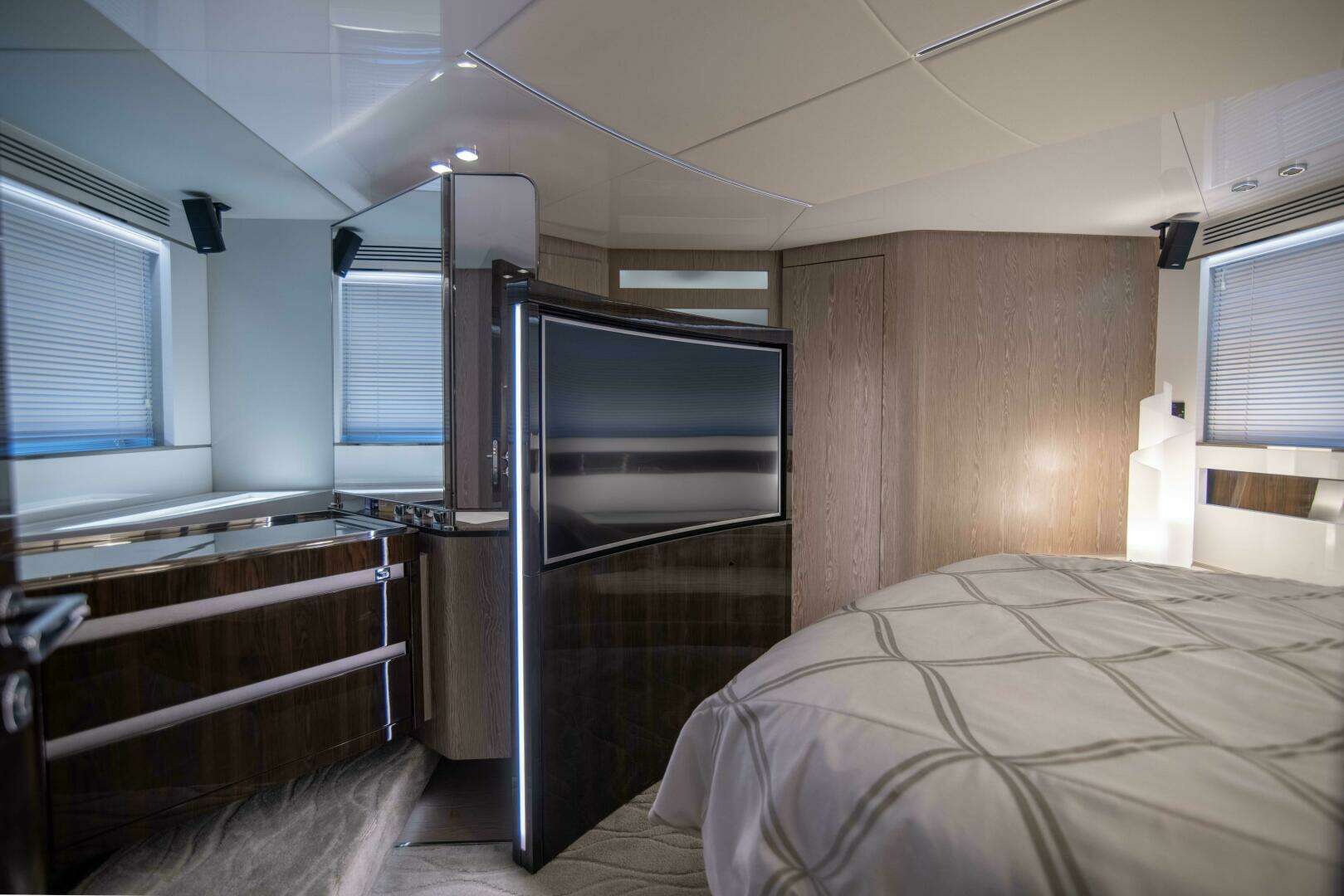 2019 Azimut S7 - Image 27