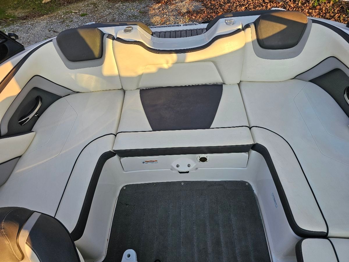 2016 Yamaha Boats AR192 - 10