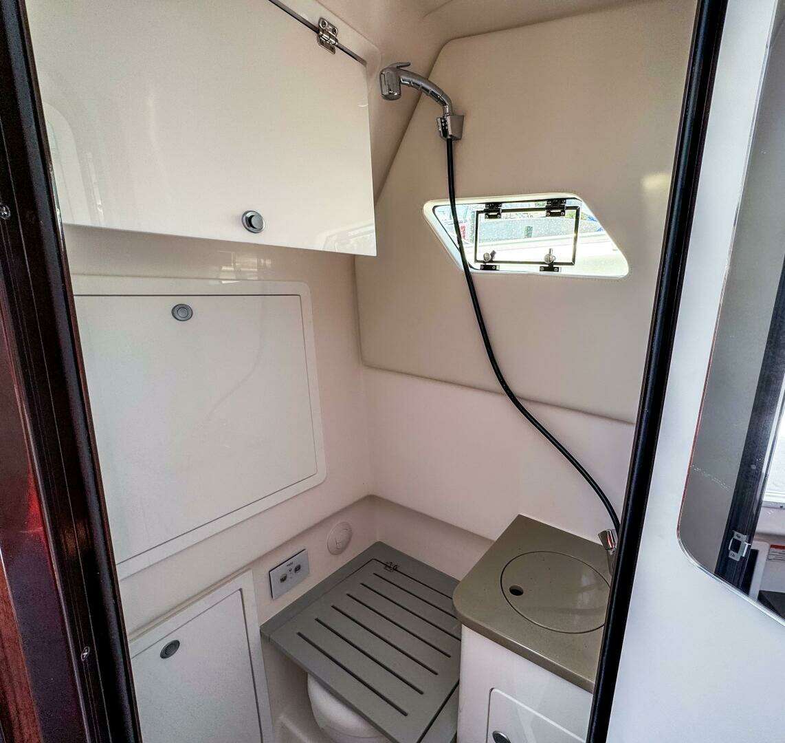 2025 Edgewater 370CC - Image 23