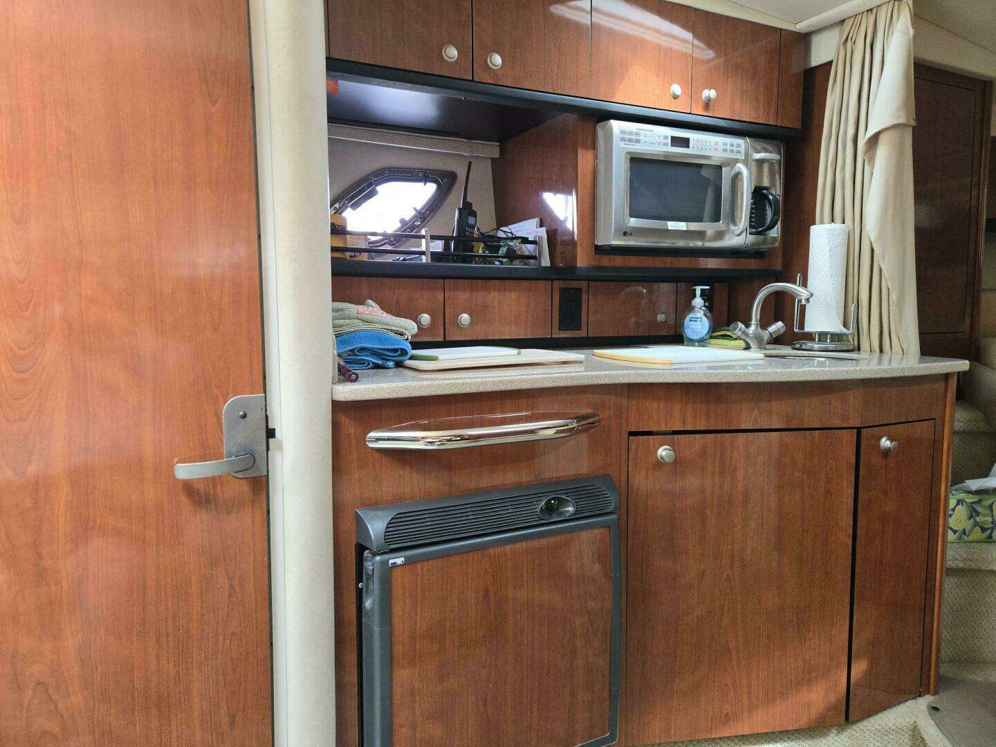 2007 Sea Ray 310 Sundancer - Image 4