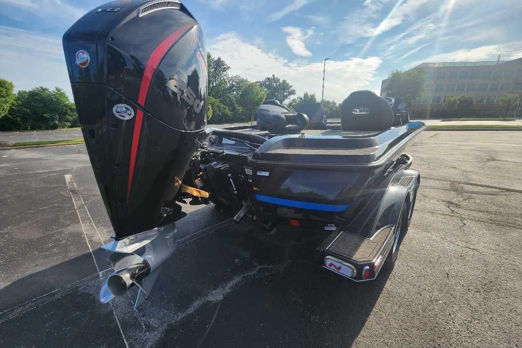2025 Nitro Z21 XL boat with powerful outboard motor in a sunny parking lot.