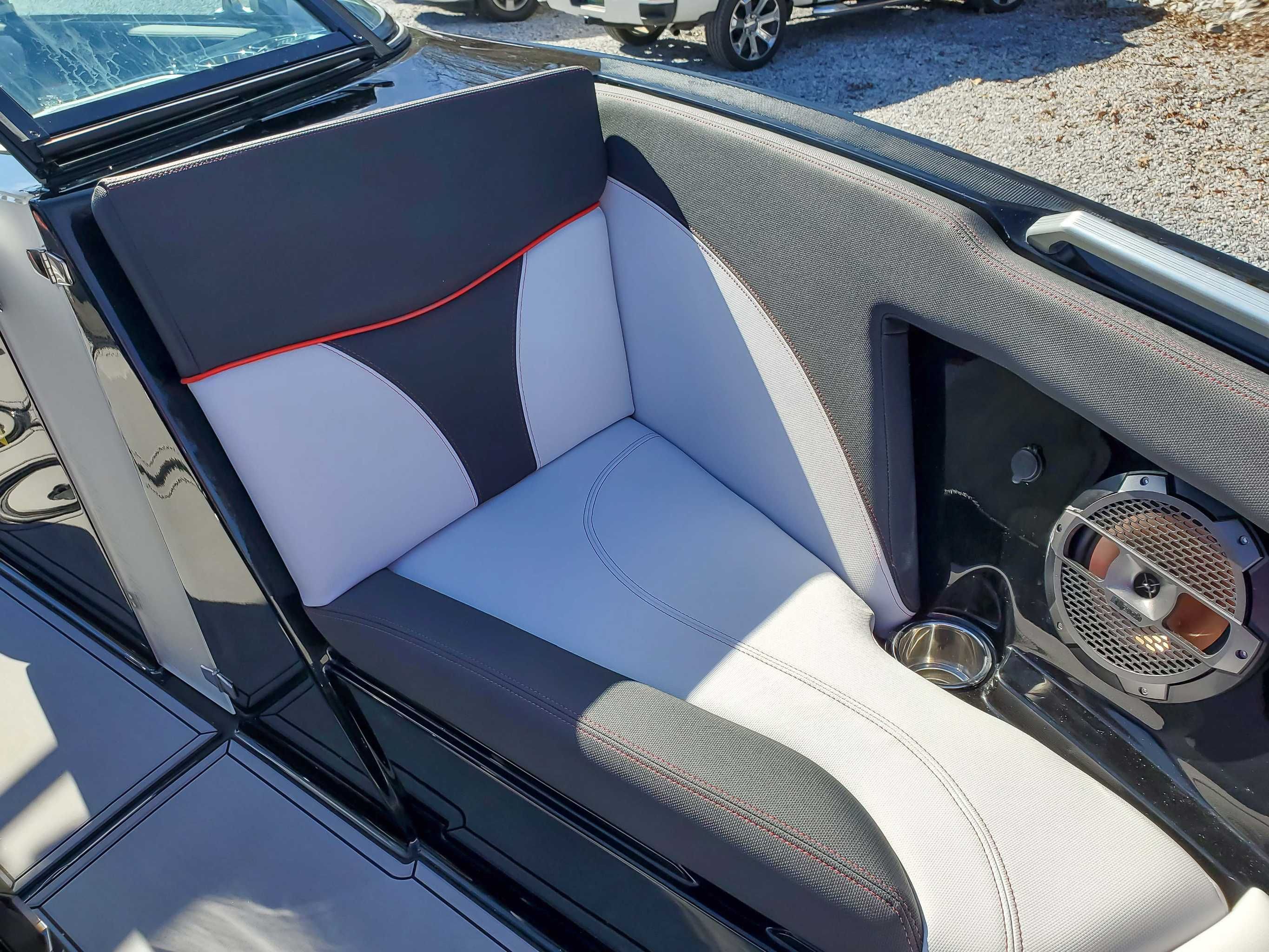 2021 MasterCraft XT25 - 15