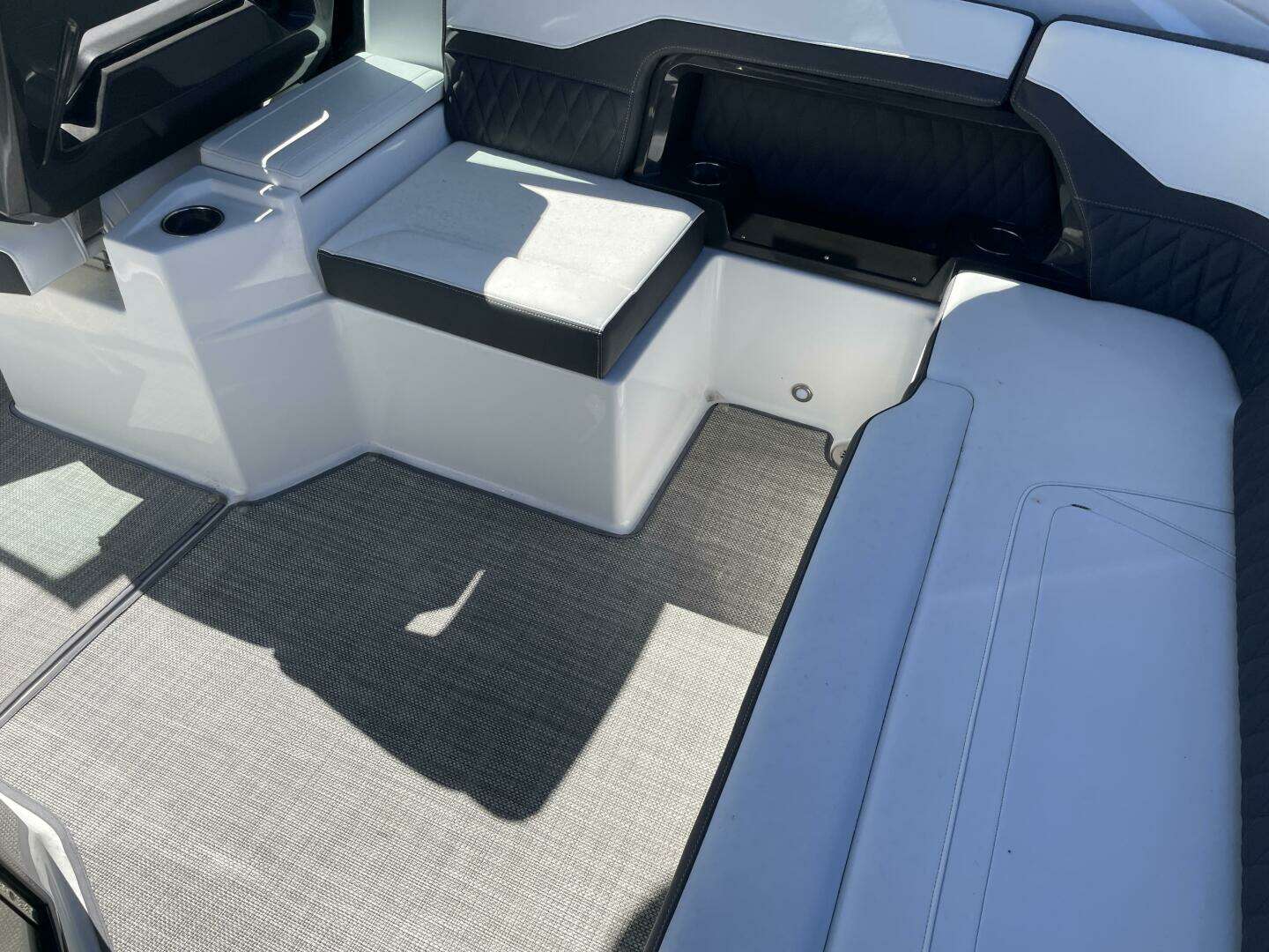 2019 Monterey 328SS - Image 16