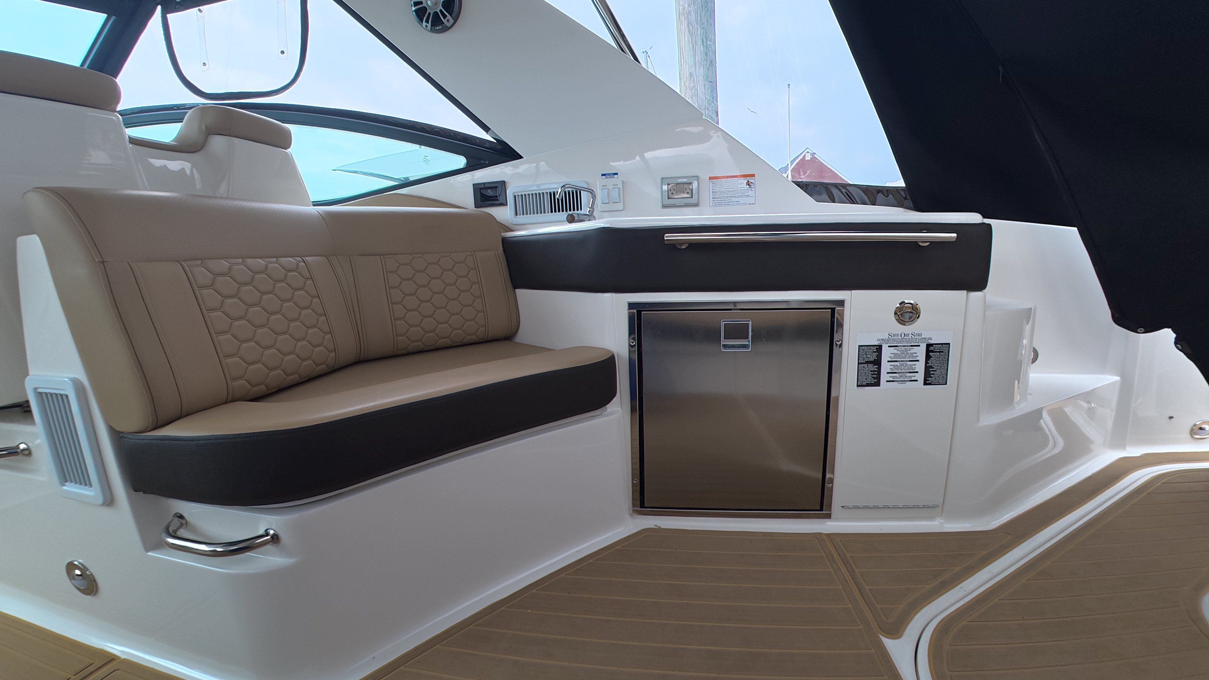 2025 Sea Ray Sundancer 320 Outboard - 11