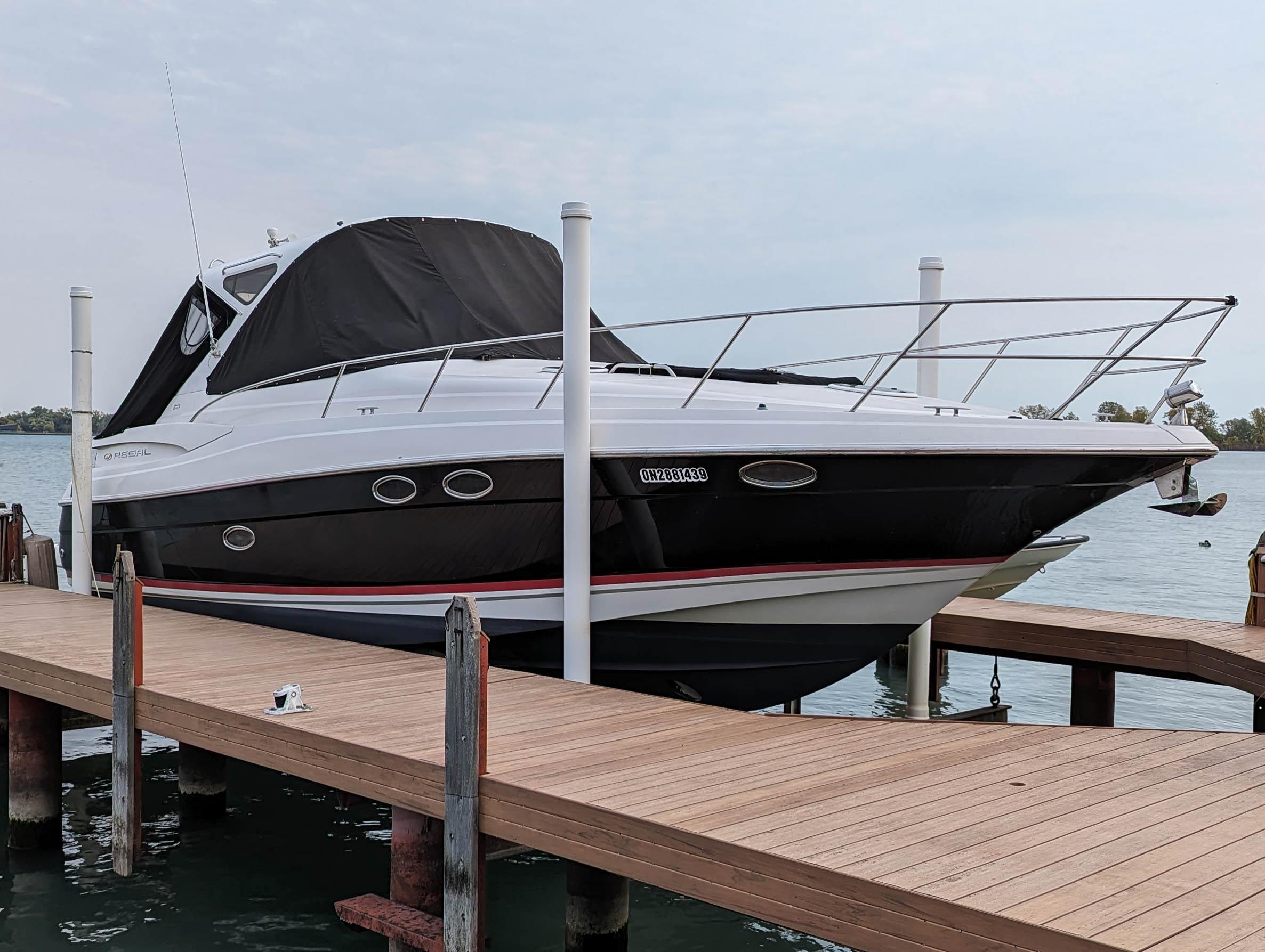2006 Regal 3760 Sportyacht