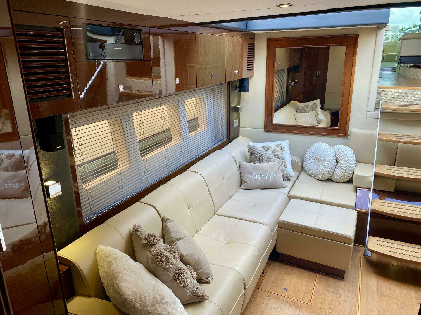 2015 Sea Ray 510 Sundancer - Image 2