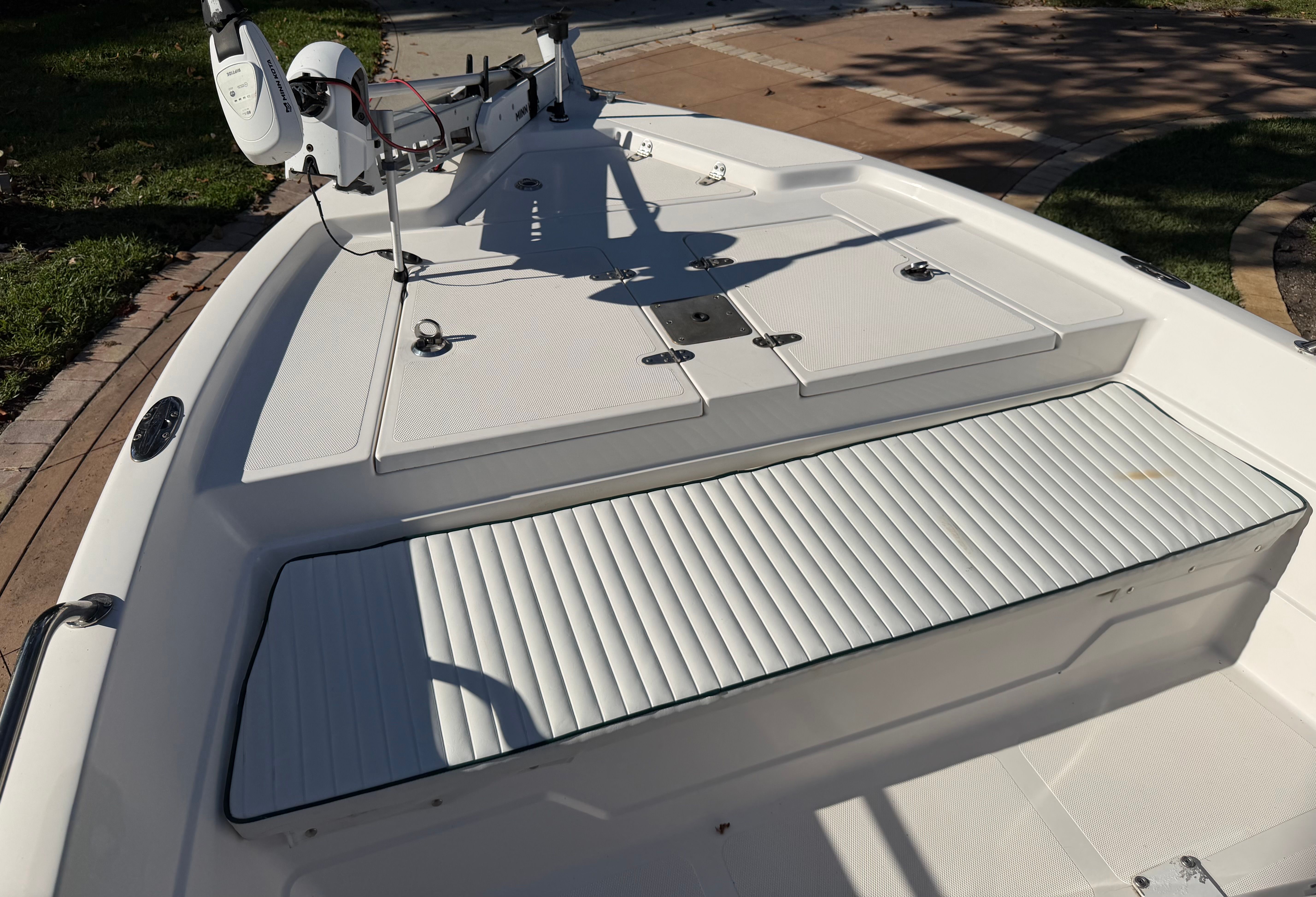 1999 Skeeter ZX2200 boat with cushioned seating and controls.
