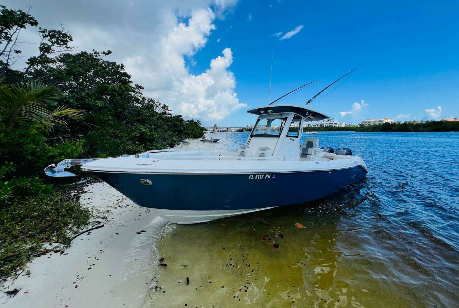 2012 Everglades 295 Center Console - Image 4
