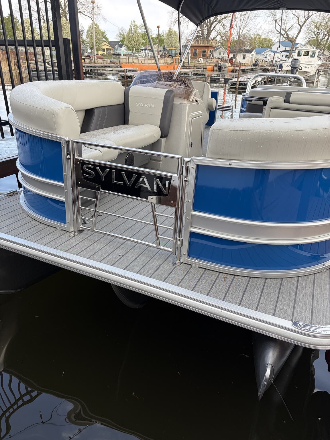 2026 Sylvan Mirage Cruise 8520 - 7