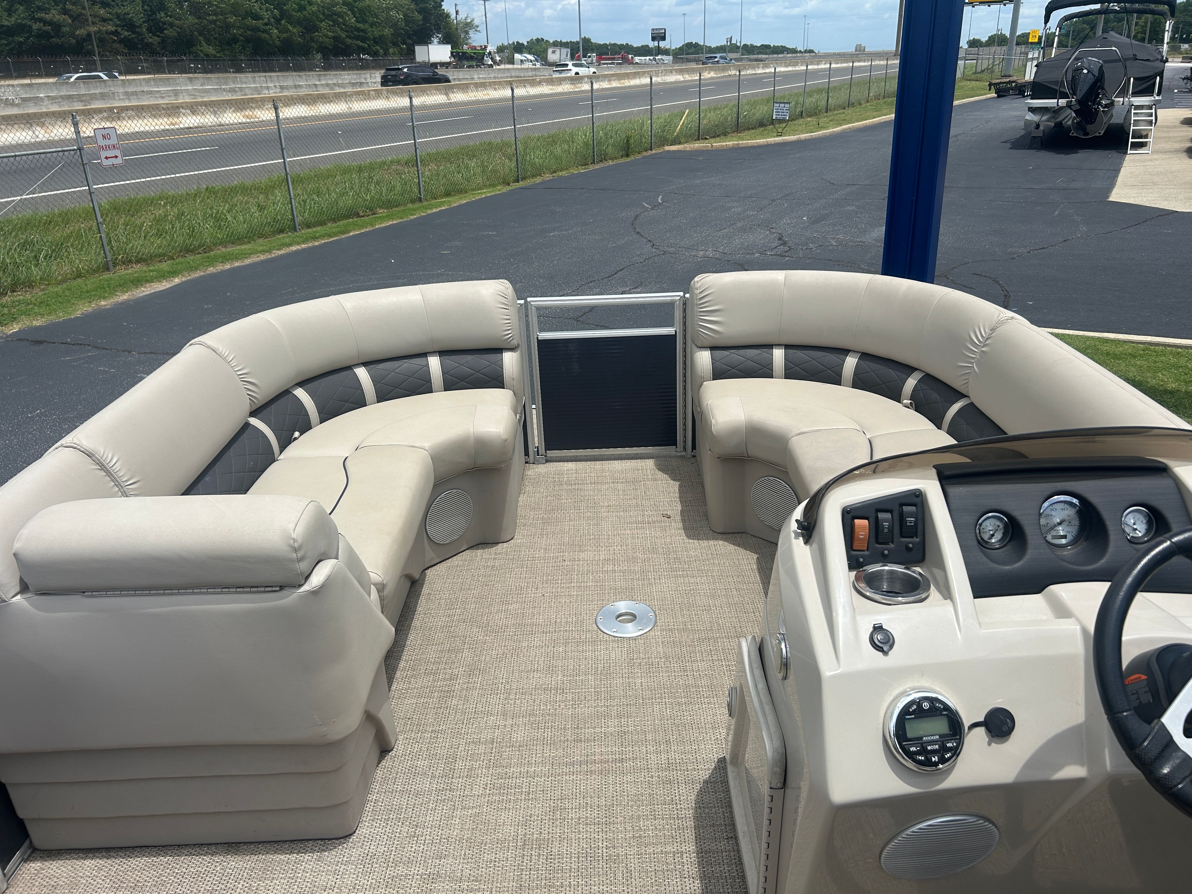 2019 Bennington SX22 Stern Radius - 19