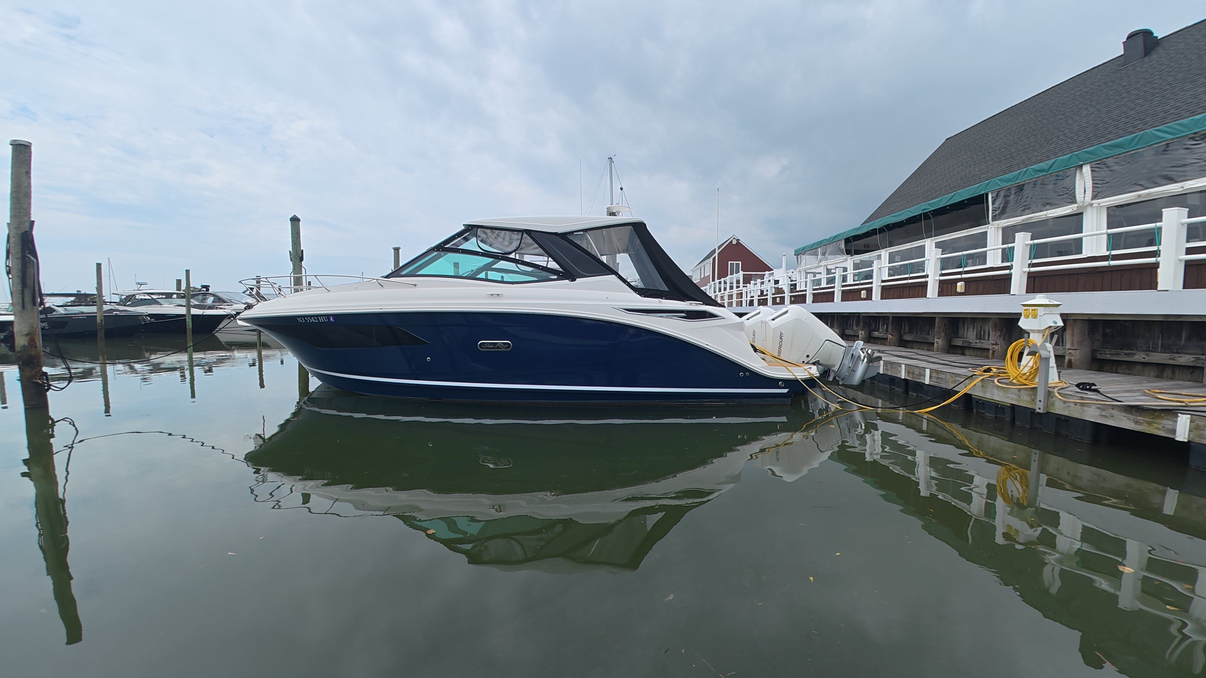 2025 Sea Ray Sundancer 320 Outboard - 2