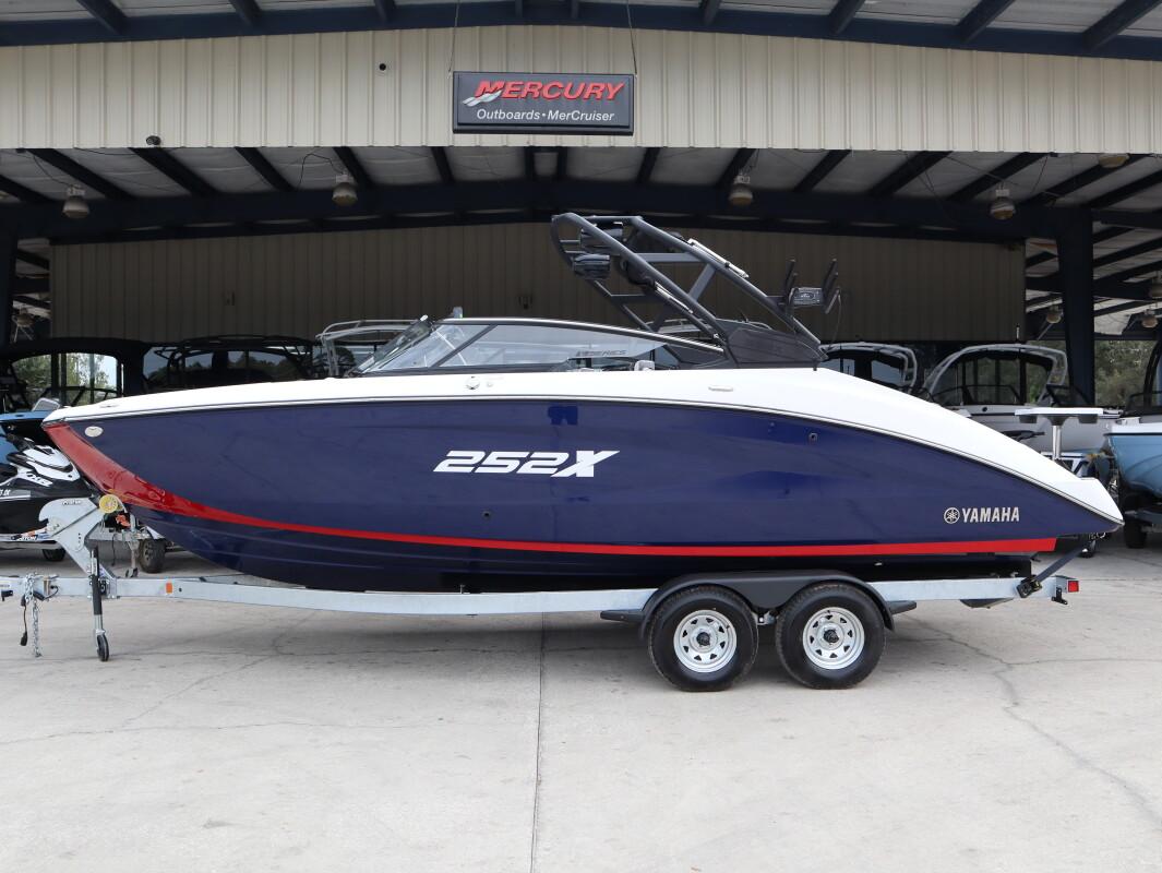 2025 Yamaha Boats 252XE - 3