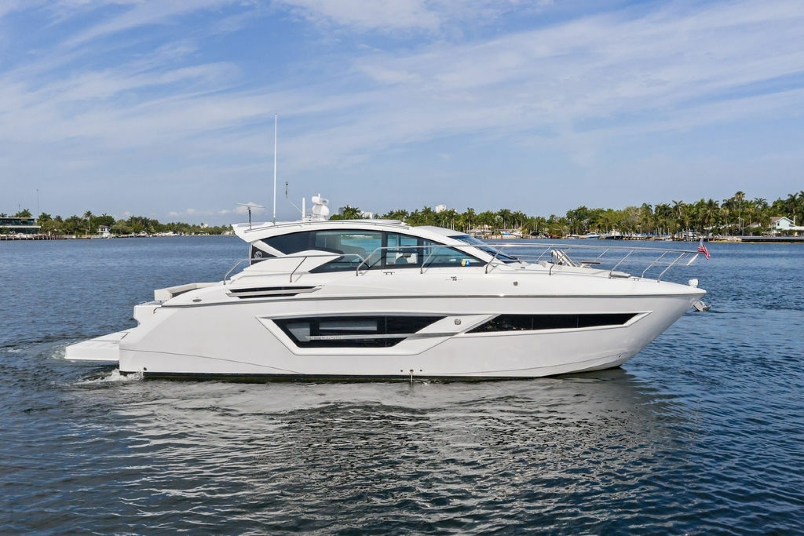 2022 Cruisers Yachts 46 CANTIUS - Image 2